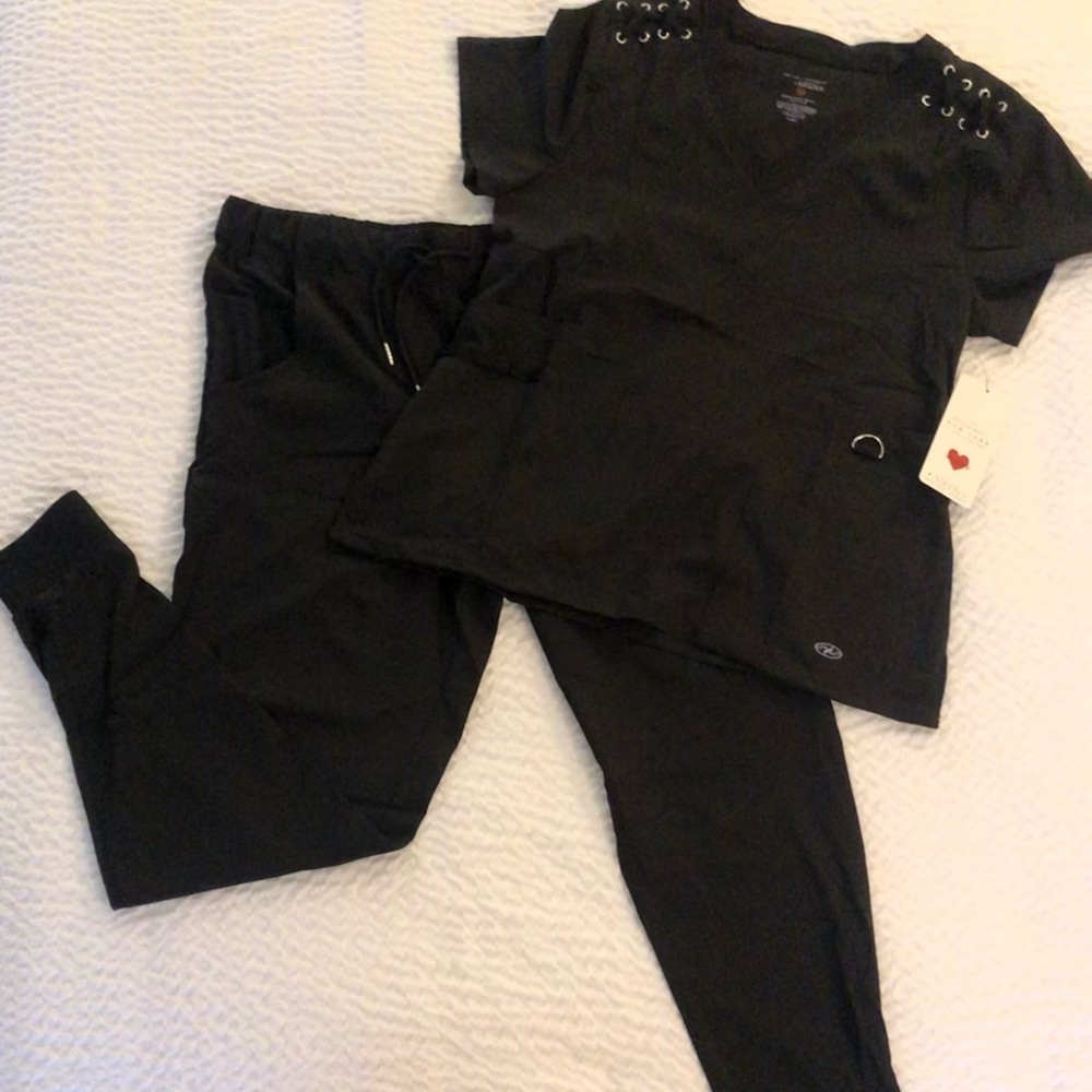 +Medics New York Laundry scrub set